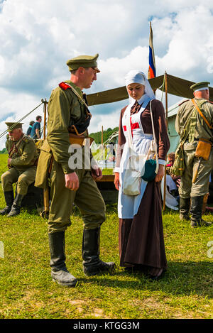 Snina, Slowakei - 28. Mai 2016: Militärische historische Rekonstruktion Schlachten des Ersten Weltkrieges Karpaty 1914/1916. Die Teilnehmer der Veranstaltung erwartet zu Beginn Stockfoto