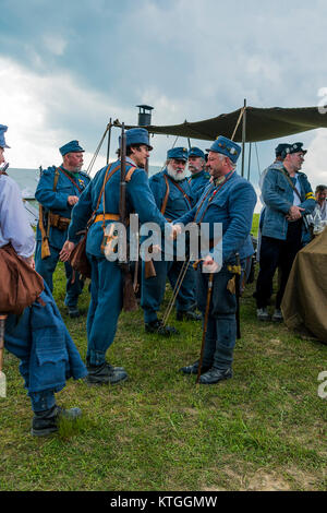 Snina, Slowakei - 28. Mai 2016: Militärische historische Rekonstruktion Schlachten des Ersten Weltkrieges Karpaty 1914/1916. Die Teilnehmer der Veranstaltung erwartet zu Beginn Stockfoto