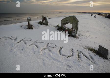 Granit Meer Fenster Skulpturen an einem verschneiten Tag Parkrun, Aberdeen, Schottland, UK. Stockfoto