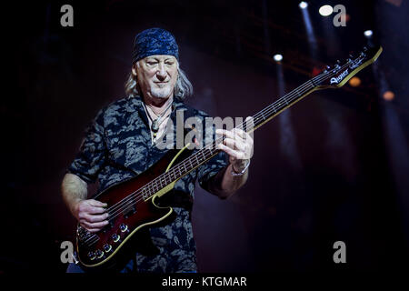 Deep Purple bei der O2-Arena mit: Roger Glover Wo: London, Großbritannien Wann: 23. Nov. 2017 Credit: Neil Lupine/WANN Stockfoto