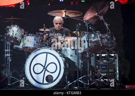 Deep Purple bei der O2-Arena mit: Ian Paice Wo: London, Großbritannien Wann: 23. Nov. 2017 Credit: Neil Lupine/WANN Stockfoto