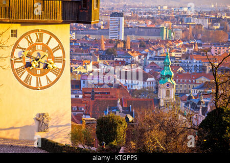 Grazer Uhrturm und Stadtbild Blick von oben, Steiermark in Österreich Stockfoto