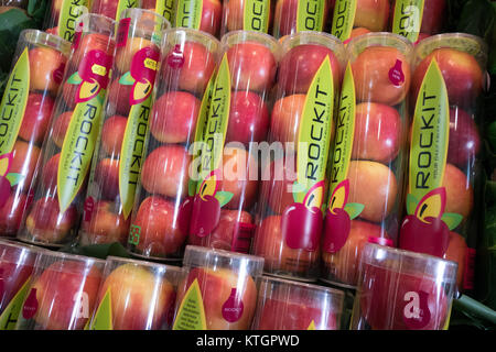 Rote Äpfel zu verkaufen Stockfoto
