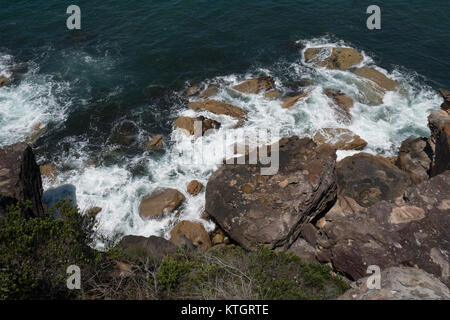 Blick von einer Anhöhe auf das Meer Stockfoto