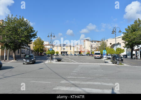 Isola di Capo Rizzuto, einer von fünf kalabrischen Stadt Räte für Mafia Infiltration aufgelöst, die Anderen, Lamezia Terme, Cassano allo Jonio, Marina di Gioiosa Jonica und Petronà. Lamezia Terme, mit über 70.000 Einwohnern die drittgrößte Stadt in Kalabrien nach Reggio Calabria und Catanzaro. Es hat jetzt für Mafia drei Mal aufgelöst. Die anderen Gelegenheiten wurden in den Jahren 1991 und 2003. Wo: Isola di Capo Rizzuto, Kalabrien, Italien Wann: 23 Aug 2017 Quelle: IPA/WENN.com ** Nur für die Veröffentlichung in Großbritannien, den USA, Deutschland, Österreich, Schweiz ** verfügbar Stockfoto