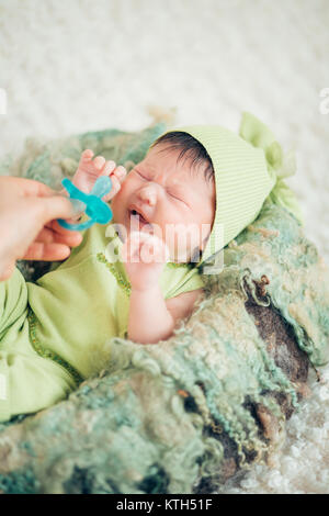 Schreiende neugeborene zwei Wochen baby Stockfoto