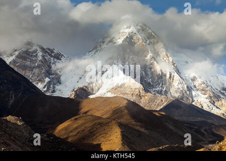 Blick vom Berg in der Nähe von Lobuche, Lhotse, Nuptse - Nepal, Himalaya Stockfoto