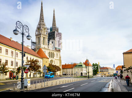 Zagreb, Kroatien, 1. September 2017: Kathedrale von Zagreb auf Kaptol Street in der Innenstadt von Zagreb, Kroatien Stockfoto