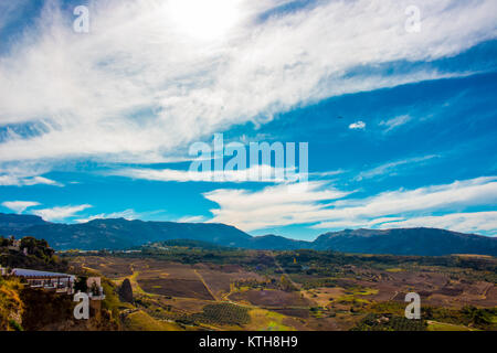 Landschaft. Blick von der Beobachtung Plattformen der Stadt Ronda in der Provinz der Stadt Malaga. Stockfoto