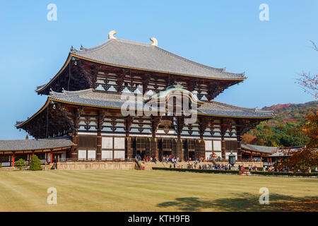 Nara, Japan - 16. November 2013: Großer Buddha Halle in Todaiji Tempel beherbergt die größte Bronzestatue der Welt des Buddha Vairocana, in Japanische bekannt Stockfoto