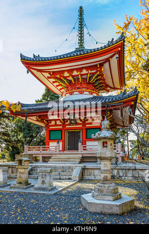 KYOTO, Japan - 18. NOVEMBER: Chion-in Tempel in Kyoto, Japan, am 18. November 2013. Tahoto ist eine Form der japanischen Pagode finden sich in erster Linie an esoterischen Shin Stockfoto