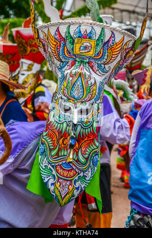 LOEI, THAILAND - 27. JUNI 2015: Thai nordöstlichen traditionelle Phi Ta Khon-Festival ghost Festival Parade am 27. Juni 2015 in Dansai, Loei, Thailand Stockfoto