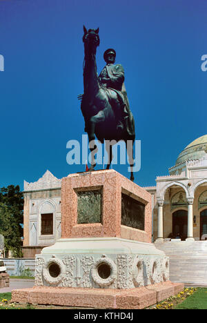 Atatürk Reiterstandbild und Denkmal vor dem Ethnographischen Museum, Ankara, Türkei Stockfoto