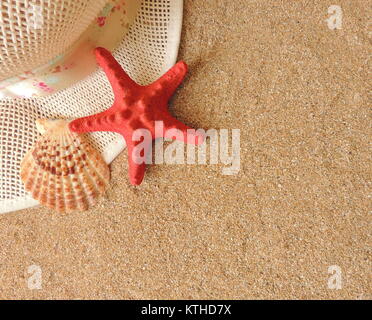 Summer time vacation composition on the sand with copy space for your text. Stockfoto