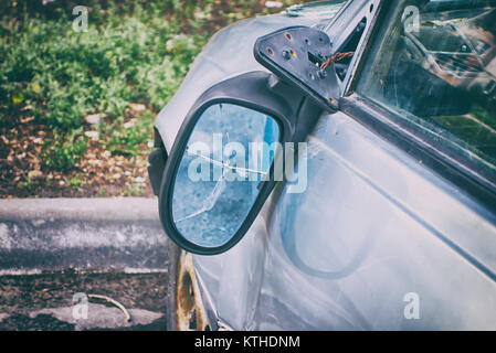 Defekten Außenspiegel altes Auto. Close-up. Stockfoto