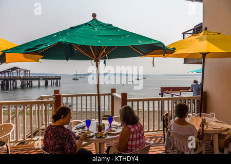 Restaurants am Wasser im Viktorianischen Hafenstadt & Arts Community von Port Townsend auf der Olympic Halbinsel in Washington, Vereinigte Staaten Stockfoto
