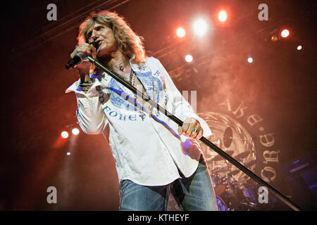 Die britische Rockband Whitesnake führt ein Live Konzert in Sentrum Scene in Oslo. Hier Sänger, Songwriter und Musiker David Coverdale ist live auf der Bühne gesehen. Norwegen, 20/11 2011. Stockfoto