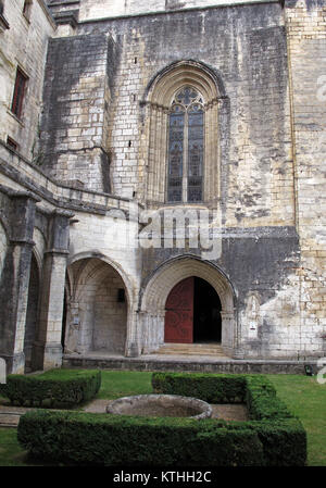 Brantome en Perigord, Eingang der Abbaye de Saint Pierre de Brantome, La Dronne Fluss, Dordogne, Nouvelle-Aquitaine, Frankreich, Europa Stockfoto