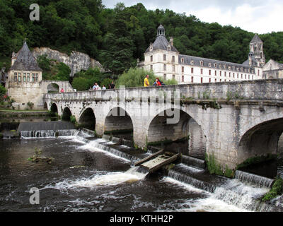 Brantome en Perigord, Abbaye de Saint Pierre de Brantome und Rathaus, La Dronne Fluss, Dordogne, Nouvelle-Aquitaine, Frankreich, Europa Stockfoto