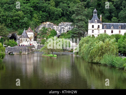 Brantome en Perigord, Renaisssance Pavillon und Rathaus, La Dronne Fluss, Dordogne, Nouvelle-Aquitaine, Frankreich, Europa Stockfoto