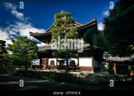Lizenz erhältlich unter MaximImages.com - Kennin-JI, Kenninji, historischer Zen-buddhistischer Tempel im Bezirk Gion am Morgen Sonnenaufgang, Komatsucho, Kyoto, Japan Stockfoto