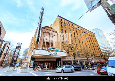 Portland, Oregon, Vereinigte Staaten - 19. Dez 2017: Fassade von Arlene Schnitzer Concert Hall in der Innenstadt Stockfoto
