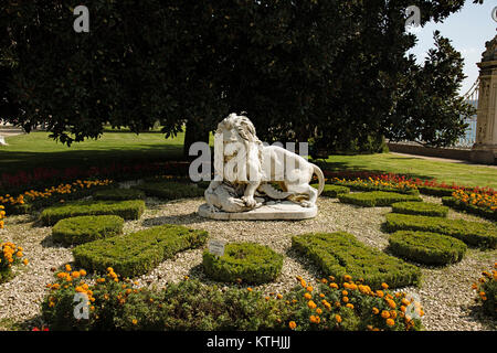 Lion Skulpturen im Garten des Dolmabahçe-Palast, Istanbul, Türkei. Stockfoto