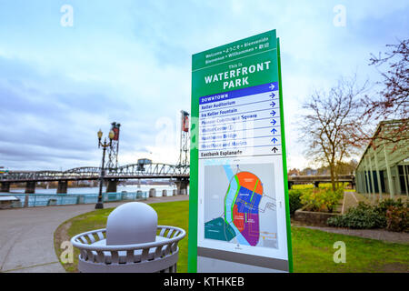 Portland, USA - Dec 19, 2017: Schild der Waterfront Park in der Innenstadt von Portland Stockfoto