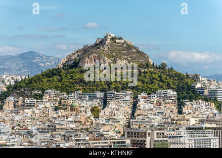 Athen, Griechenland - November 1, 2017: Stadtbild von Athen und den Lycabettus Hügel, auch bekannt als Lykabettos, Lycabettos oder Lykavittos. Es ist ein kreidezeit Lim Stockfoto