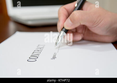 A concept of signing a contract holding a pen. Stockfoto