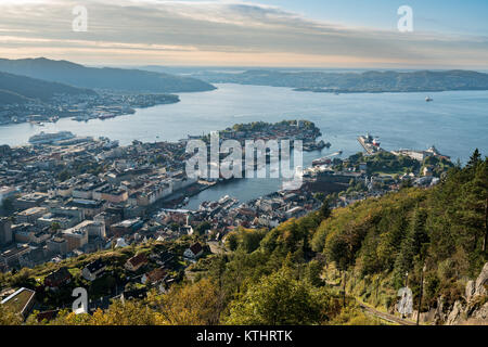 Panorama von Bergen von Berg Floyen Stockfoto