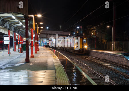 24/12/2017 Lancaster Arriva Northern Rail Class 156 Sprinter Zug 156443 Arbeiten der 1720 Lancaster - Barrow in Furness Stockfoto