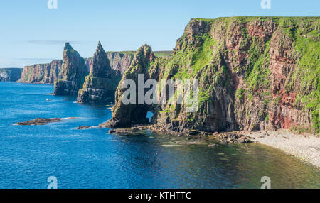 Die malerischen Klippen und Stapel von Duncansby Head, Caithness, Schottland. Stockfoto