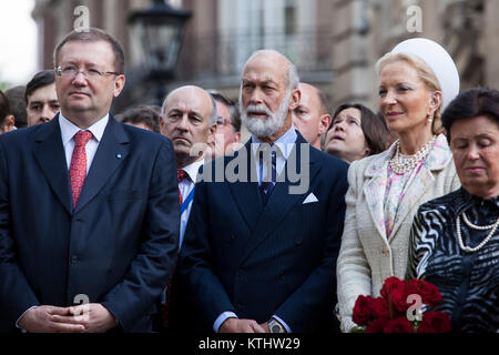 L-R: Russischer Botschafter in Großbritannien Alexander Yakovenko, SKH Prinz Michael von Kent und Prinzessin Michael von Kent Stockfoto