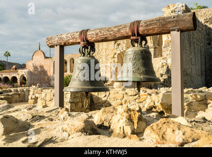 Die Ruinen der alten Kirche in San Juan Capistrano Mission Stockfoto