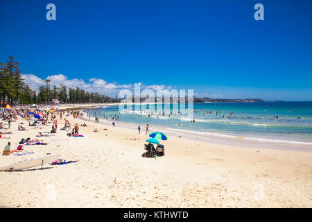 Menschen entspannend an der Manly Beach in Sydney, Australien. Stockfoto