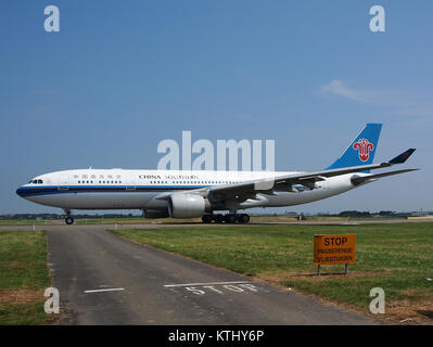 B 6542 China Southern Airlines Airbus A 330 223 CN 1297 pic3 Stockfoto