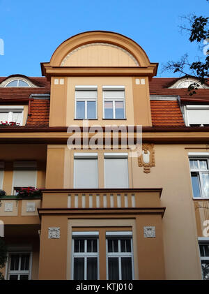 Foto, aufgenommen am 7. Oktober 2013, entlang der Straße 20 Stycznia 1920 in Bydgoszcz, Polen, mit Darstellung des Grundrisses der Straße und der umliegenden Architektur. Stockfoto