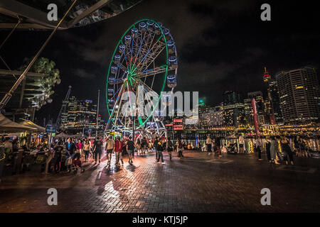 Sydney harbourside Shopping Centre in der Nacht Stockfoto