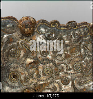 Diese Gürtelschnalle, die in der Sammlung des Metropolitan Museum of Art (MET) erwähnt wird, stellt ein dekoratives oder funktionales Schmuckstück aus einer bestimmten historischen Periode dar und zeigt handwerkliches Können und Designtrends. Stockfoto