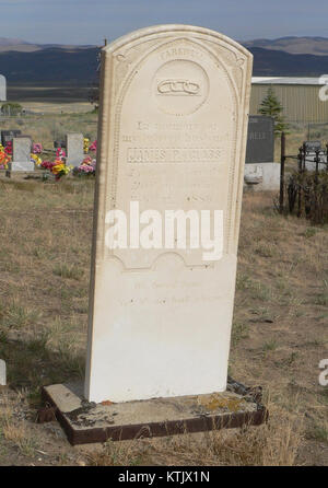 Auf dem Friedhof in Austin, Nevada, befindet sich ein IOOF-Glasmarker, ein Beispiel für die charakteristischen Grabmarker, die vom Independent Order of Odd Fellows, einer brüderlichen Organisation, verwendet wurden. Stockfoto