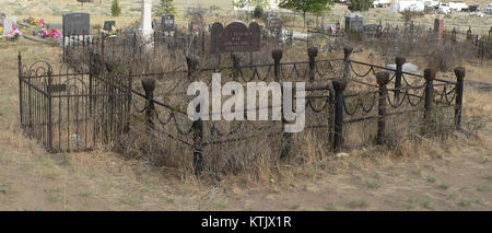 Der Austin NV Cemetery ist eine historische Stätte in Nevada. Es ist bekannt für seine Begräbnismarker, einschließlich des IOOF Burchfield Markers, der als Zeugnis für die frühen Siedler der Region und ihre kulturellen Traditionen dient. Stockfoto