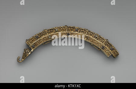 Die Gürtelschnalle mit der Katalognummer MET DP345107 ist Teil der Sammlung des Metropolitan Museum of Art. Es zeigt ein Beispiel historischer Handwerkskunst mit Designelementen, die Modetrends aus einer bestimmten Zeit der Geschichte widerspiegeln. Stockfoto