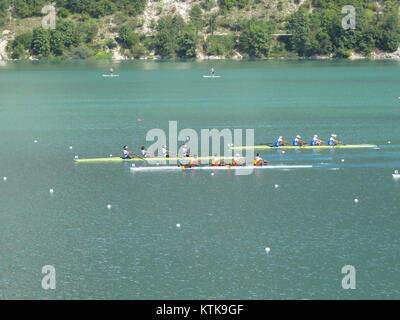 Die Ruderweltmeisterschaft 2015 (Aviron) fand mit verschiedenen Wettkämpfen im Rudern statt. Dieses Bild fängt wahrscheinlich einen Moment aus der Veranstaltung ein und zeigt Athleten in Aktion. Stockfoto