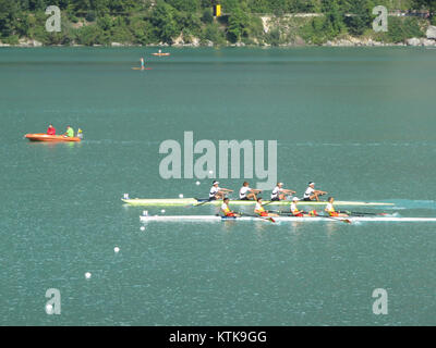 Dieses Bild fängt einen Moment der Weltmeisterschaft im Rudern 2015 (Aviron) ein und zeigt die Leistung eines Athleten in diesem Sport. Die Meisterschaften sind ein wichtiges Ereignis für Ruderbegeisterte und repräsentieren internationale Wettbewerbe. Stockfoto