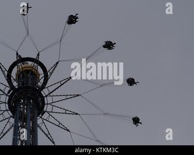 Karussell im Vergnügungspark Stockfoto