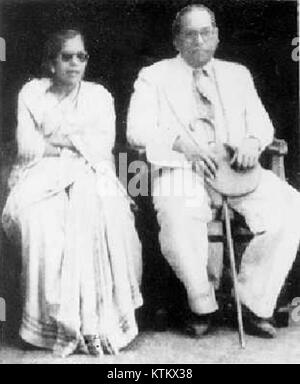 Dieses Bild zeigt Babasaheb Ambedkar, einen prominenten indischen Sozialreformer, und Maisaheb, die ihren Beitrag zu Indiens sozialen, politischen und wirtschaftlichen Veränderungen widerspiegeln. Stockfoto