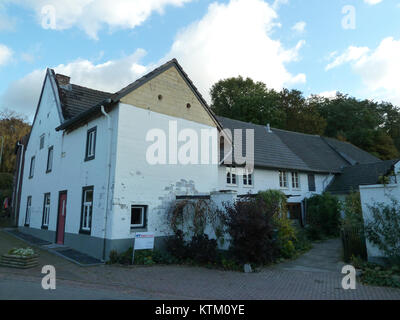 Bemelen Oude Akerstraat 56 ist ein historisches Gebäude im Dorf Bemelen in den Niederlanden. Die Struktur repräsentiert typisch niederländische ländliche Architektur und ist Teil des kulturellen Erbes der Region. Stockfoto