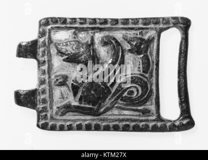 Diese Gürtelschnalle, die Teil der Sammlung des Metropolitan Museum of Art ist, zeigt komplexe Handwerkskunst und Design. Es ist ein bemerkenswertes Beispiel für dekorative Metallarbeiten, wahrscheinlich aus einer Zeit reicher künstlerischer Kultur und hoher Handwerkskunst. Stockfoto