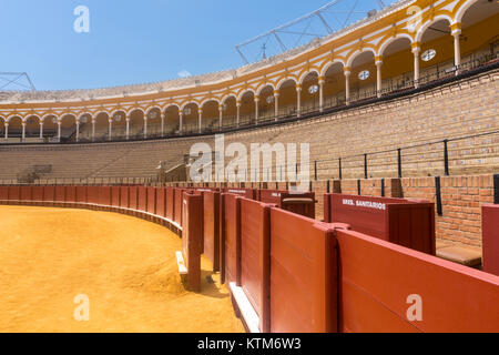 Sevilla, Spanien - August 7,2017 Blick auf der Innenseite der Plaza de Toros de la Real Maestranza de Caballería de Sevilla in Spanien. Stockfoto